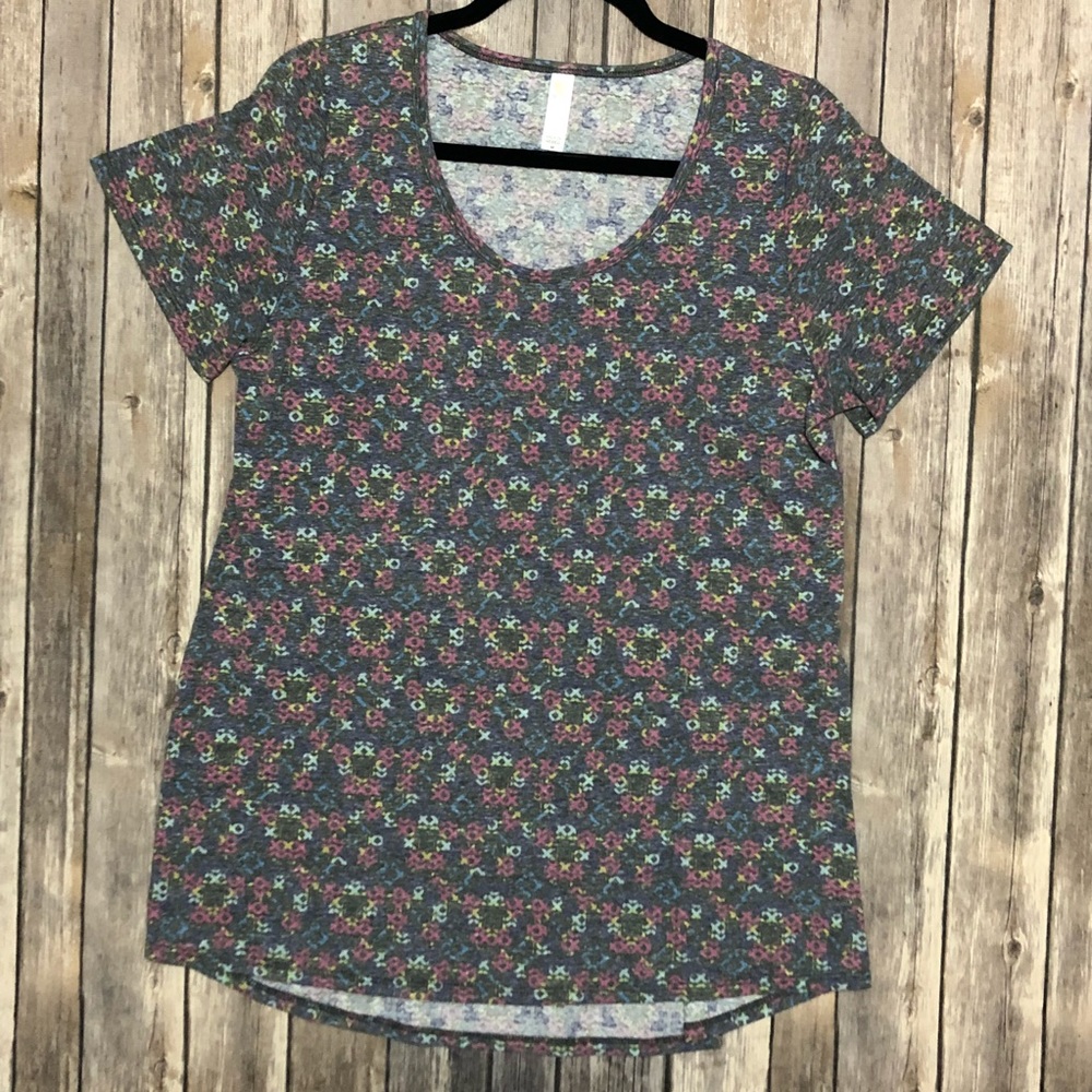 ♦️2/$30 LuLaRoe Classic T Abstract X Print